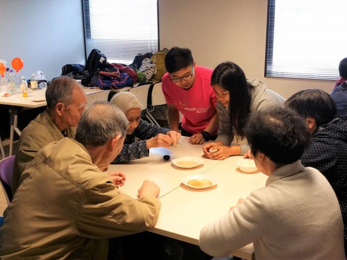 The elderly are eager to learn something new!