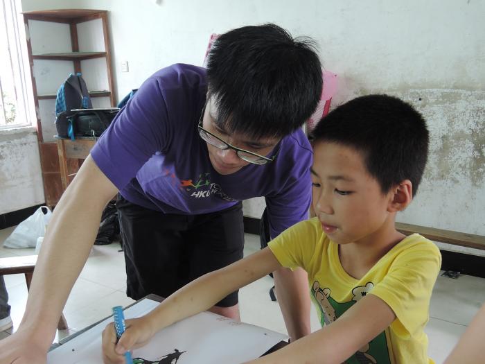 Children learning the Chinese art and Western art