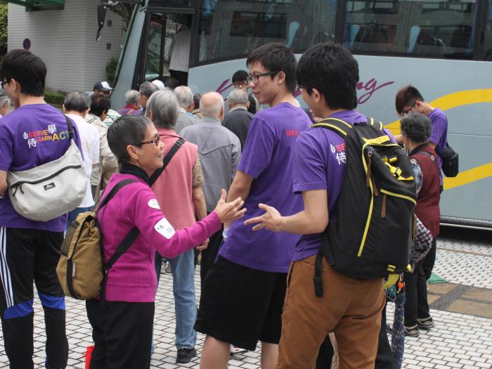 Volunteers saying goodbye to the elders