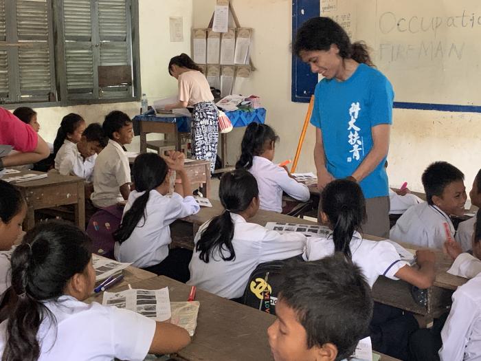 Volunteers teaching in primary school