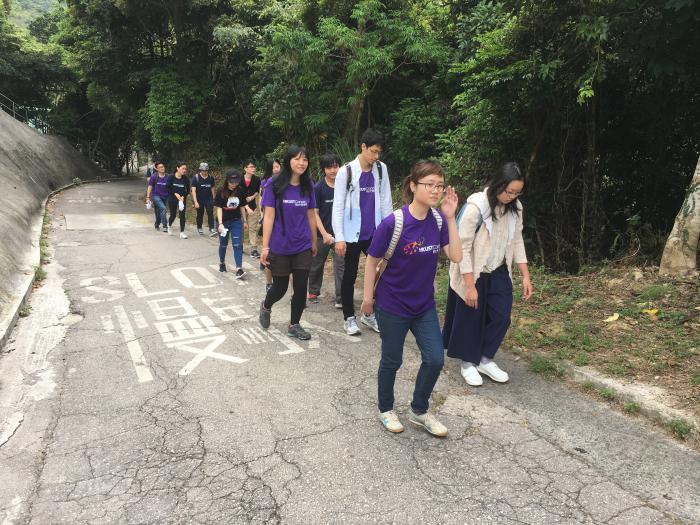 Volunteers are going to Lung Ha Wan Beach.