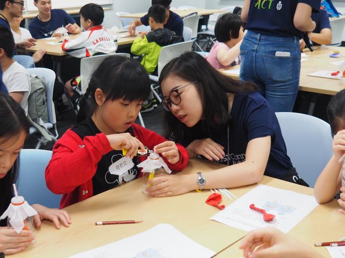Making a lung model to understand the breathing movement.