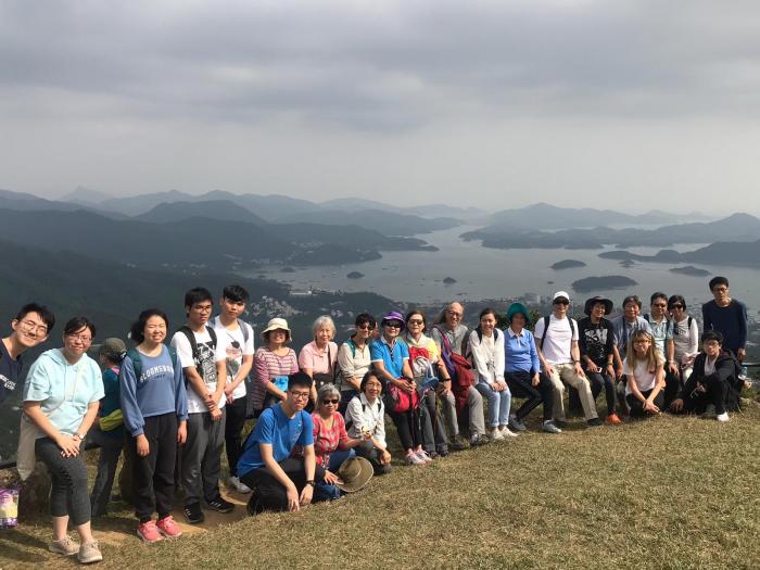 Let's take a photo at the peak!