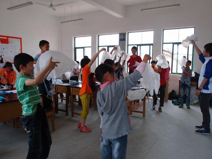 Kids testing their parachutes made under the facilitation of our volunteers