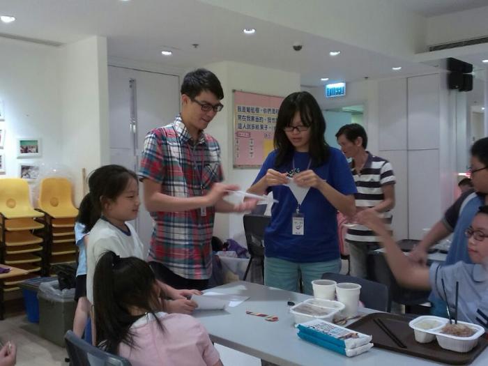 Volunteers preparing the materials for kids to play after meal