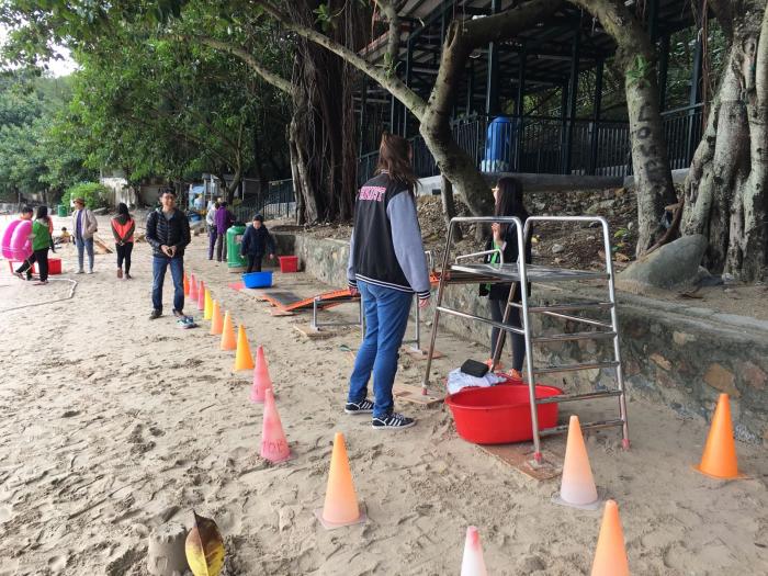 HKUST volunteers facilitating the exciting slide on the beach