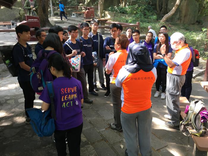 Volunteers in the association for Geoconservation share their experience with students