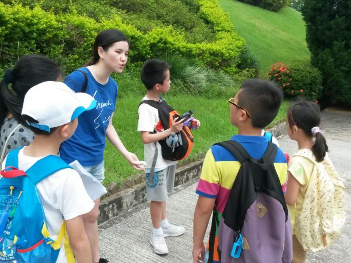 Our student volunteer giving instructions to children