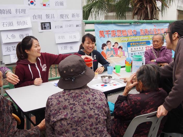 Both elderly and volunteers enjoyed the "Travel around the globe" Carnival!