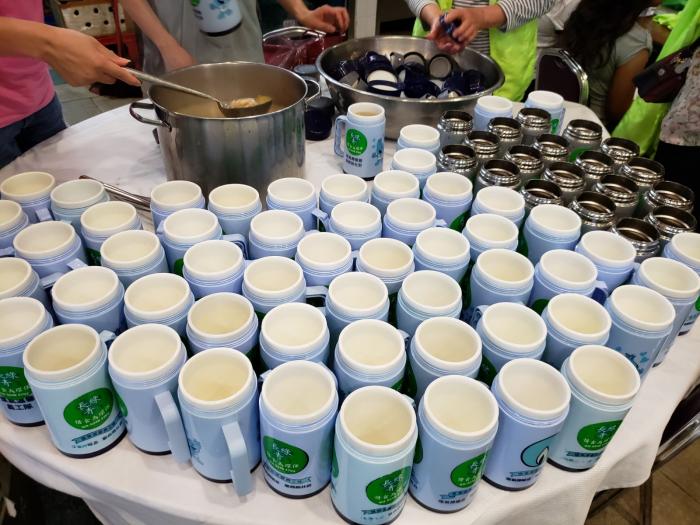 Distributing the chinese soup.