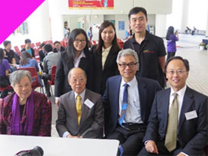 (from left to right) Mrs. Choi Ma Oi Kuen, Mr Choi Hin To, Prof. Wei Shyy, Mrs Tony Choi and PSL awardees taking photo in Kick-off ceremony of Service Learning Day 