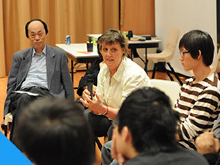 Dr Schmidt-Posner is sharing her insights on community engagement with members of the Service Learning & Leadership Community together with Prof Edmond Ko.