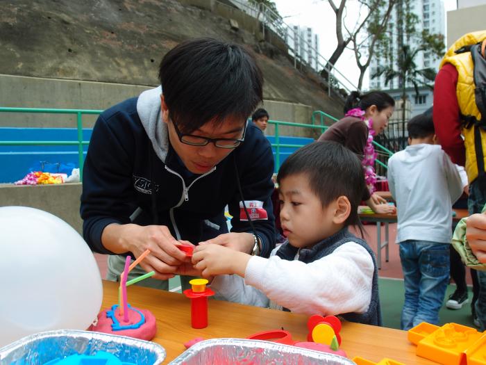 Children at the arts and crafts booth