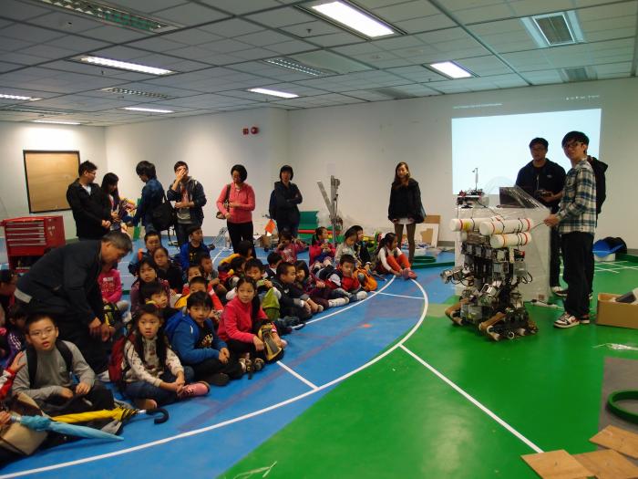 The children were really interested in the demonstration conducted by the Robotic Team of HKUST!