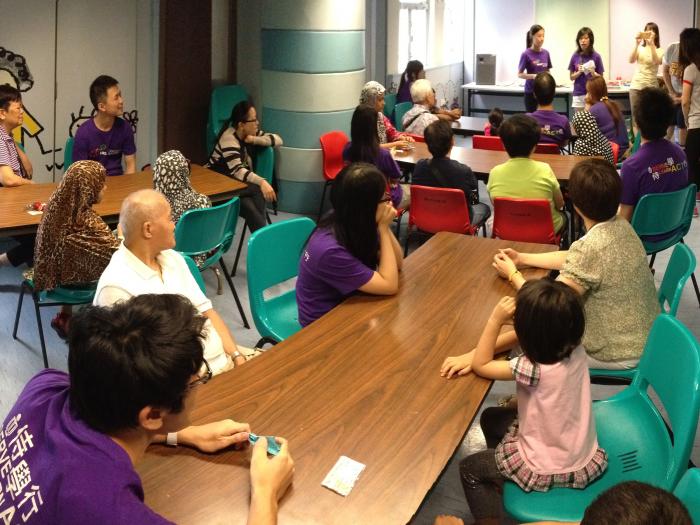 Volunters explaining the rules of mass games