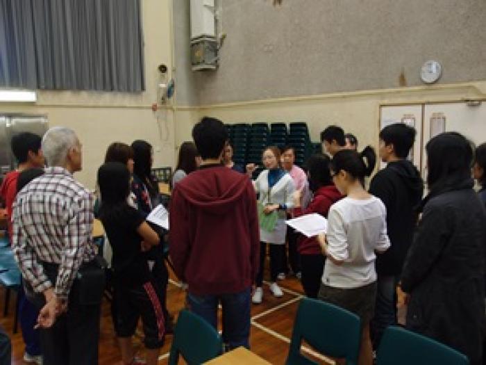 A social worker from the organization giving a briefing prior to the start of the event	