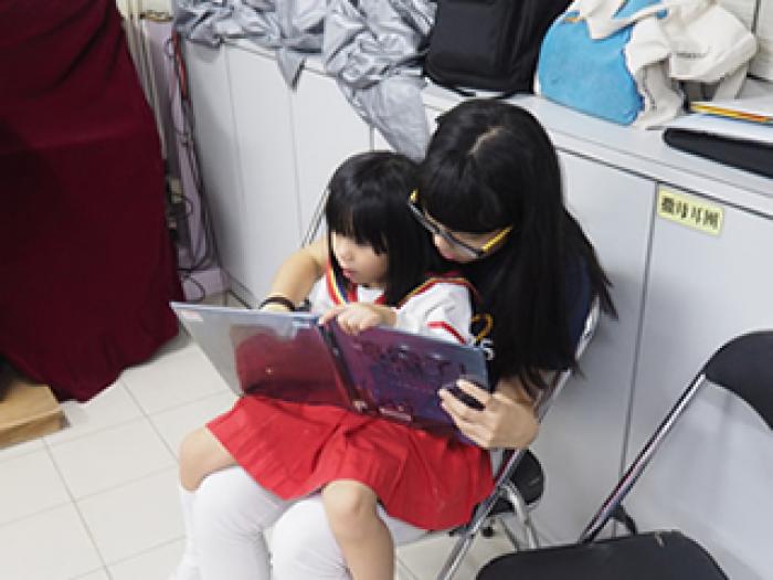 Let's read this storybook together!