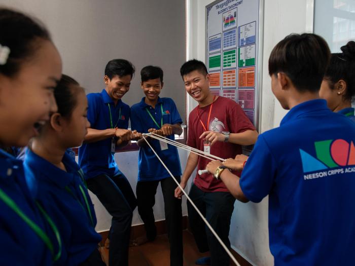 Students doing the pulley experiment in the STEM workshop