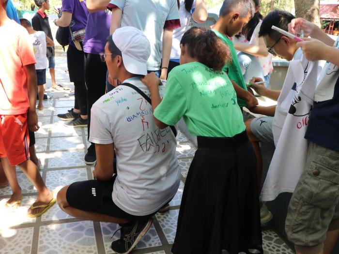 Kids in Wat Opot were writing names and drawing pictures on the backs of the volunteers.