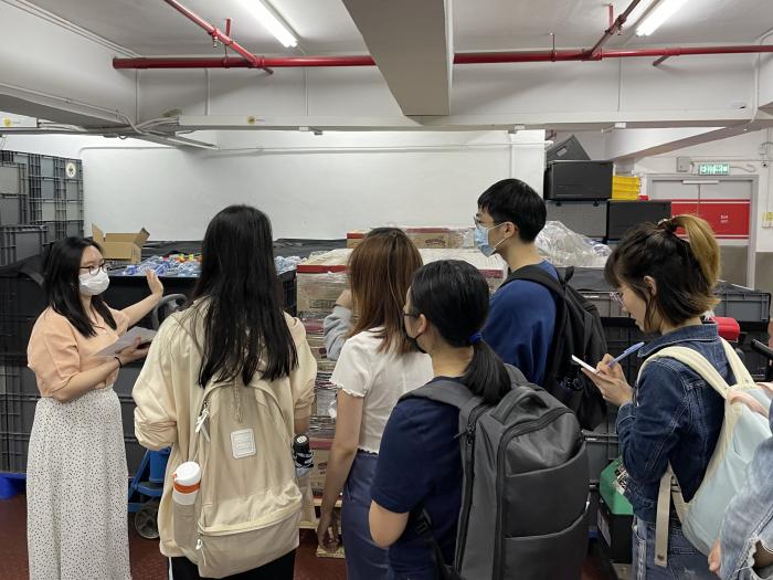 Feeding HK staff introducing the warehouse to the volunteers