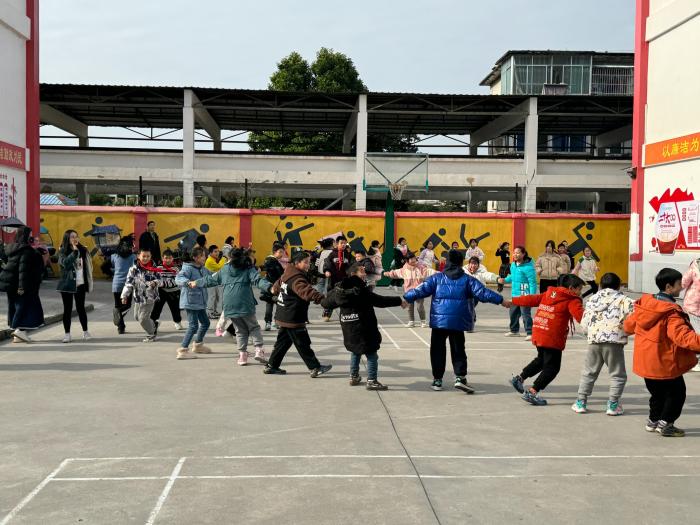 Volunteers playing with the students.