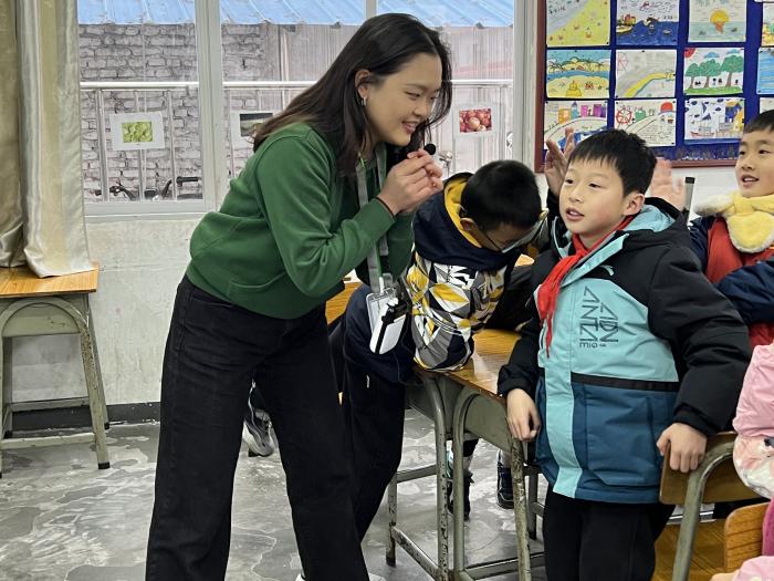 Volunteers teaching in an interactive way