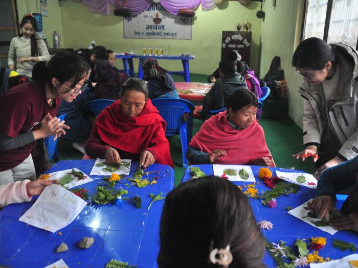 Handicraft workshop with the local women