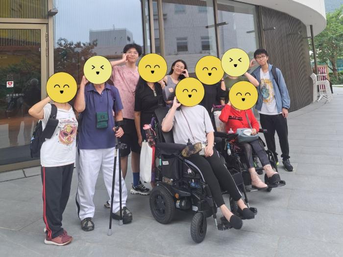 Taking a quick tour inside Shaw Auditorium, discovering its layout and accessible amenities