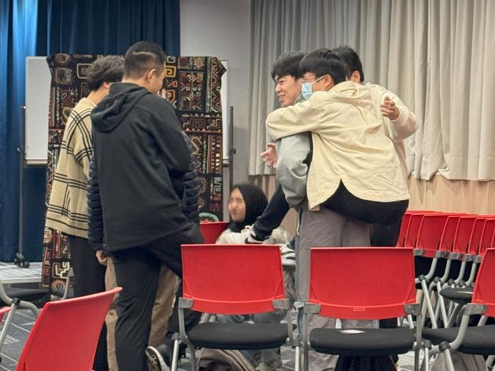 Teams racing against time and each other to secure survival resources, showing that teamwork is key to overcoming obstacles