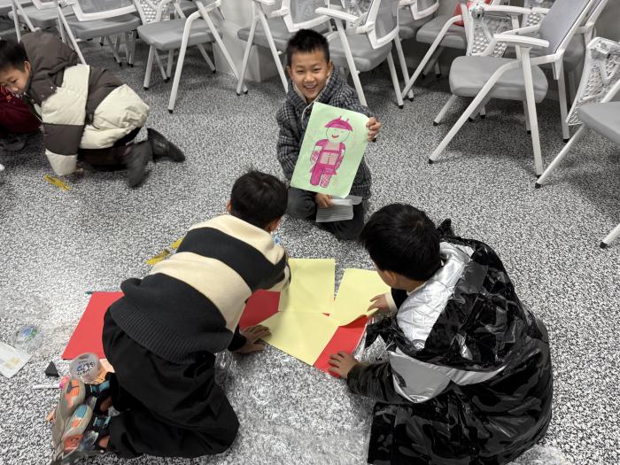 The primary school students were very engaged in the interactive activities.