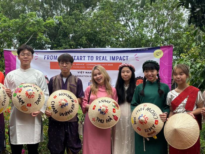 Experiencing Vietnamese customs