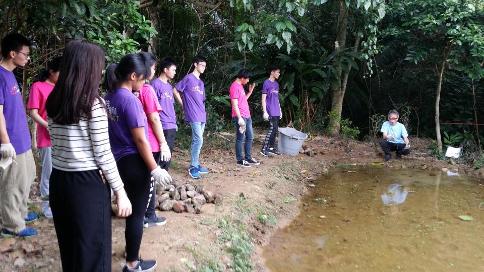 Staff of the Reserve explaining the biological features of a pond