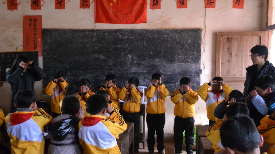 Children practicing "eye relaxation"