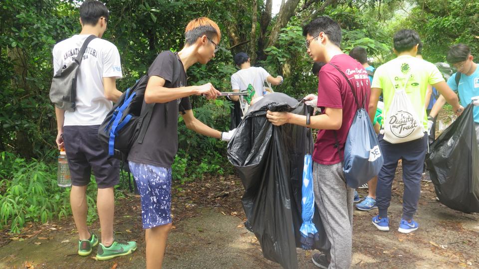 Volunteers contributing to environmental protection