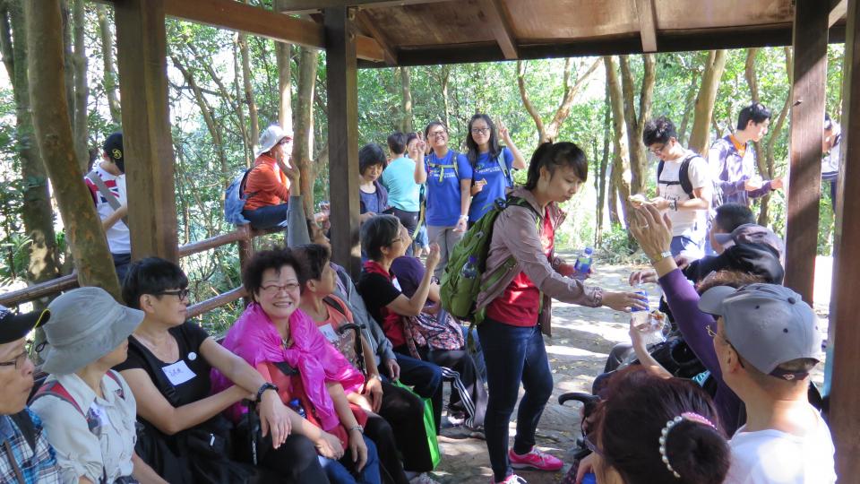 Take a short rest and have a causal chat