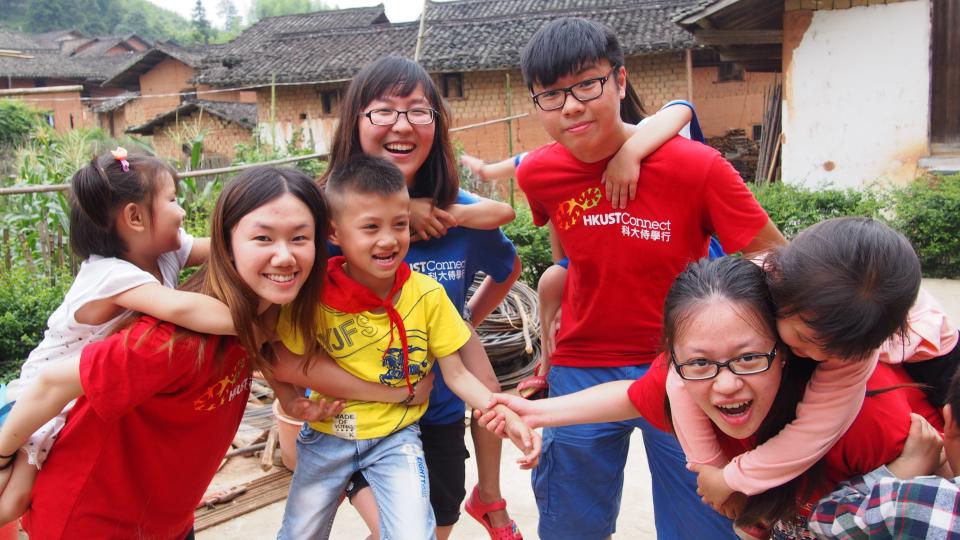 Children giving hugs to welcome our volunteers!