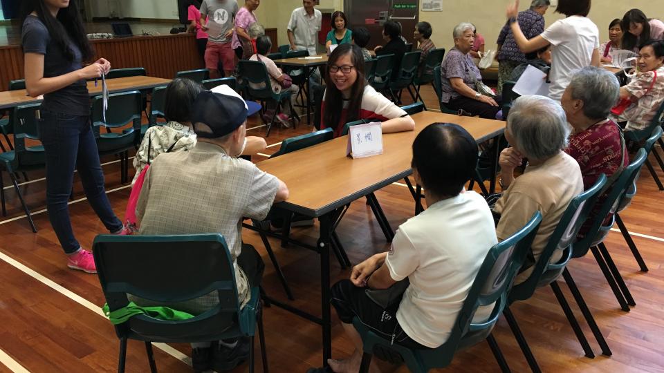 The elders chatting with our student volunteer	