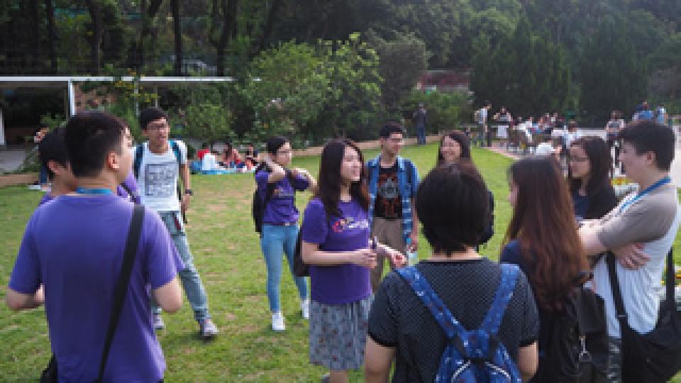 Playing games in Hong Kong Zoological and Botanical Gardens