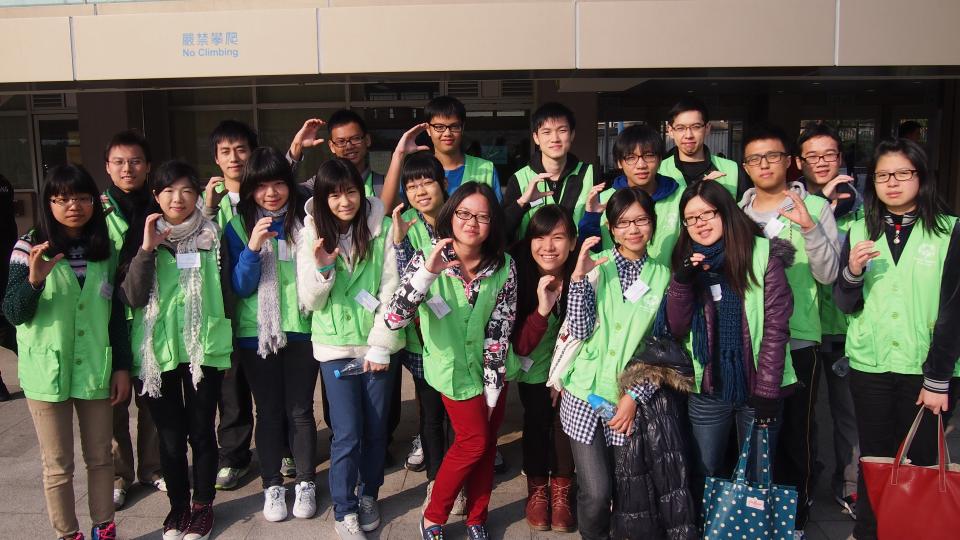 A big thank-you yo our warm-hearted volunteers on such a cold day!