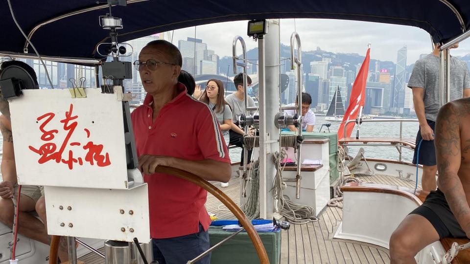 Sailing on Manggongzhu yacht