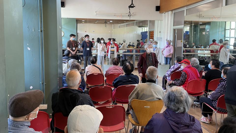 The volunteers are holding workshop for the older people