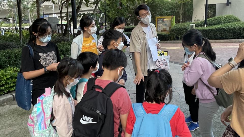 Volunteer facilitating children in the city hunt