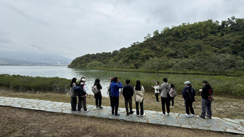 Students gaining a better understanding on coastal ecosystem