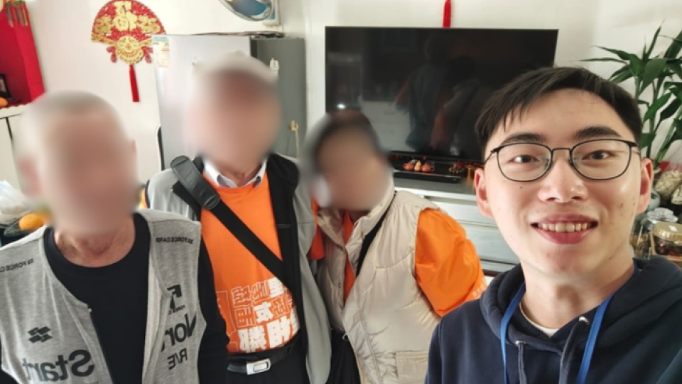 Volunteer at the service recipients' house