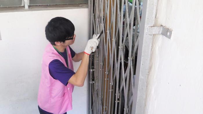 Peeling the rust before painting the gate