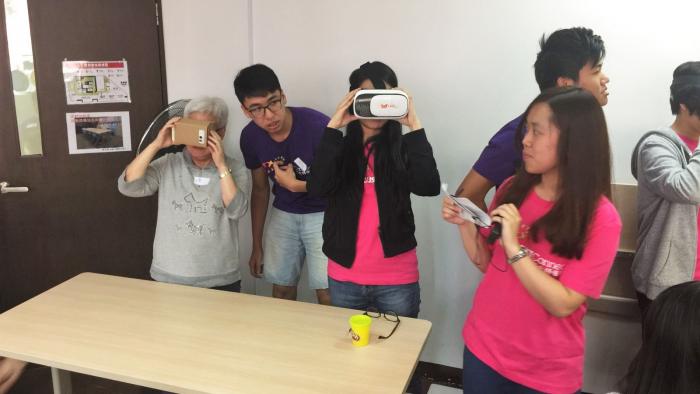 Exploring the world through VR