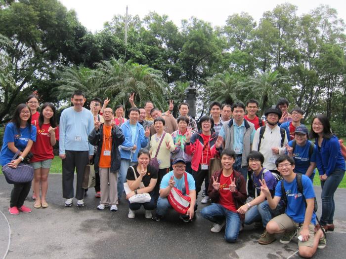 A happy group photo in HKUST