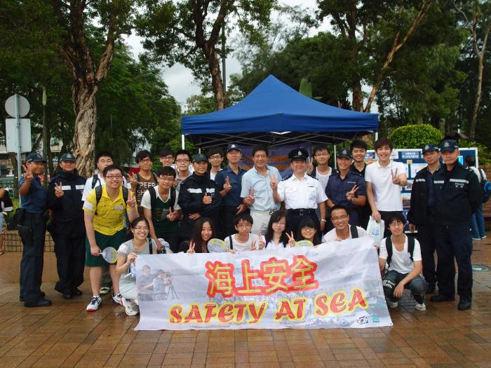 A group photo with community leaders and police officers