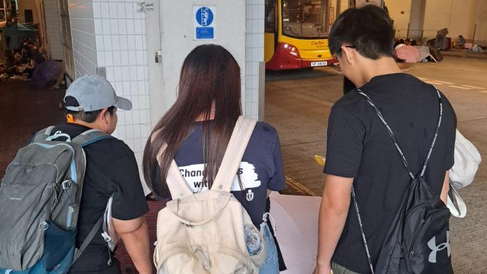 Ambassador from PathFinders briefing the volunteers