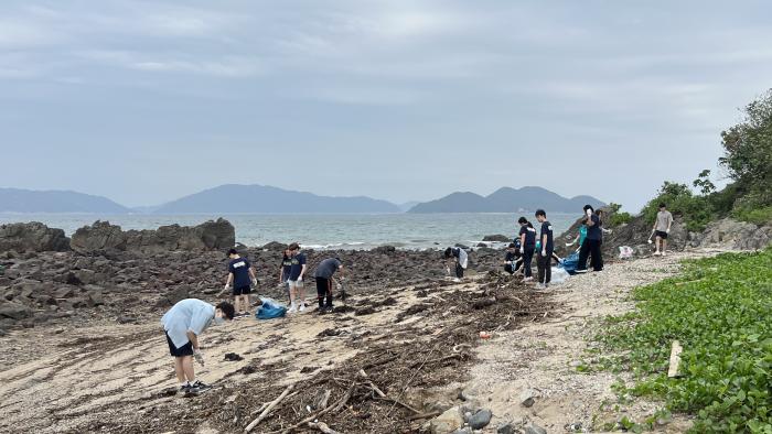 Volunteers collecting trash